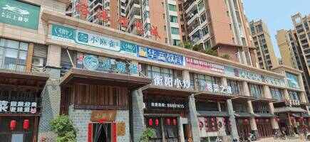 裕港理想城外围停车场