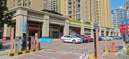 星港城市名都外围停车场