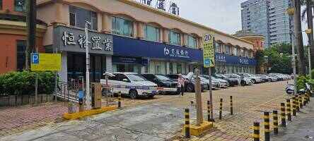 维景湾停车场