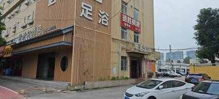 今悦酒店停车场