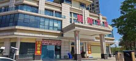 旭日领裕园外围停车场