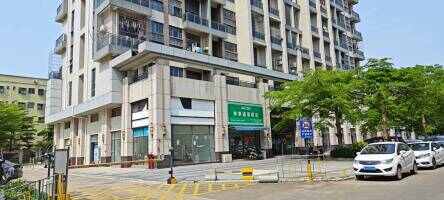 锦帆寓地面停车场
