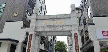 万玉广场停车场