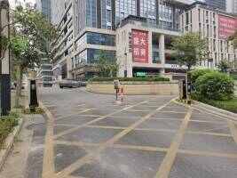 瀚德大厦停车场