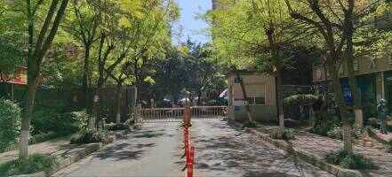 龙安佳苑2期停车场