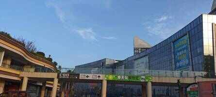 金雁欢乐水岸停车场
