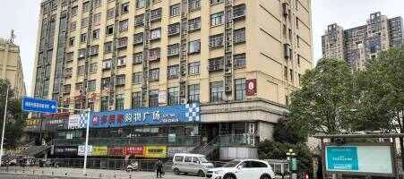 五方校园广场地下停车场