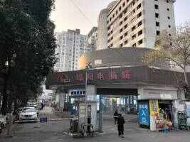 科技大楼停车场