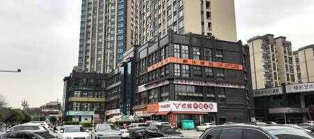 美立方商业广场停车场
