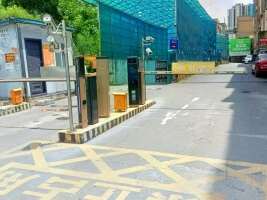 创美农贸批发市场停车场