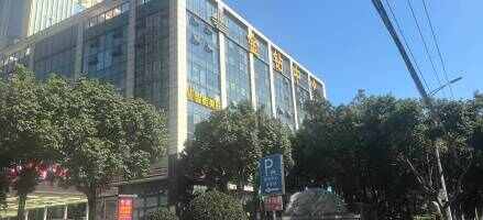 金钻中心停车场