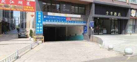 涌鑫哈佛中心停车场