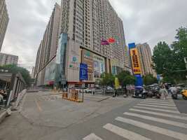 盛龙龙首家居生活Mall停车场