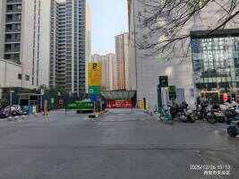 汇景国际广场停车场