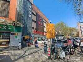 西安秋林商场停车场