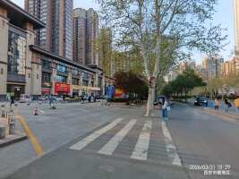 悠悠商业街停车场