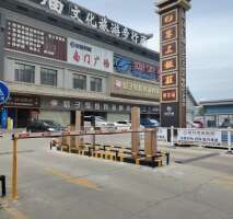 榆阳中路南门广场停车场