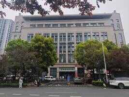 西兴共联农贸市场停车场