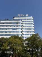 跨贸小镇停车场
