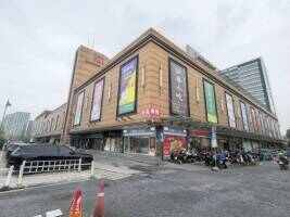 杭州汽车北站小商品市场停车场