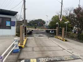 周杨路口公共停车场