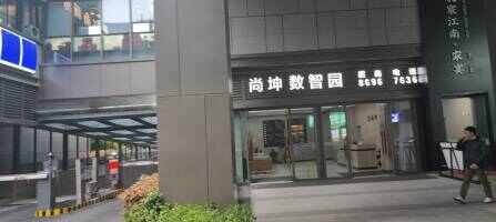 蓝祥购物南区停车场