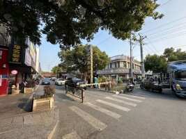 良渚农贸市场停车场