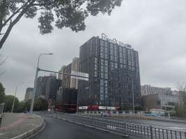 21码头商业街充电场