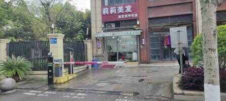 鼎豪名苑区域停车场