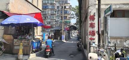 花园西巷停车场
