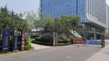 中海观园商业地库停车场