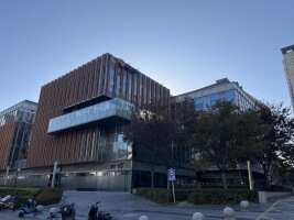云谷金融城商业地库停车场