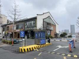 合肥融创酒吧街停车场