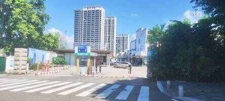 福马商业广场停车场