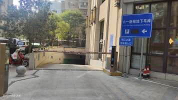 六一新苑地下停车场