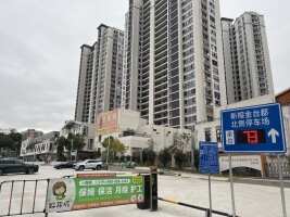 新榕金台郡北侧停车场