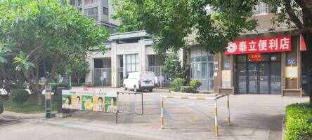 潘墩新城二区外围南门停车场