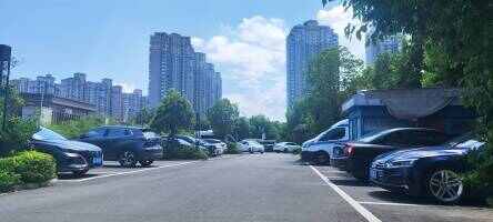 凤泽新苑外围停车场