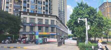 万科又一城停车场