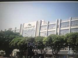 北方商务大厦停车场